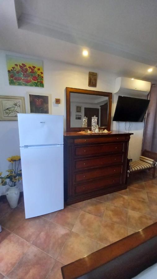 אורוסיי Appartamento In Zona Residenziale מראה חיצוני תמונה